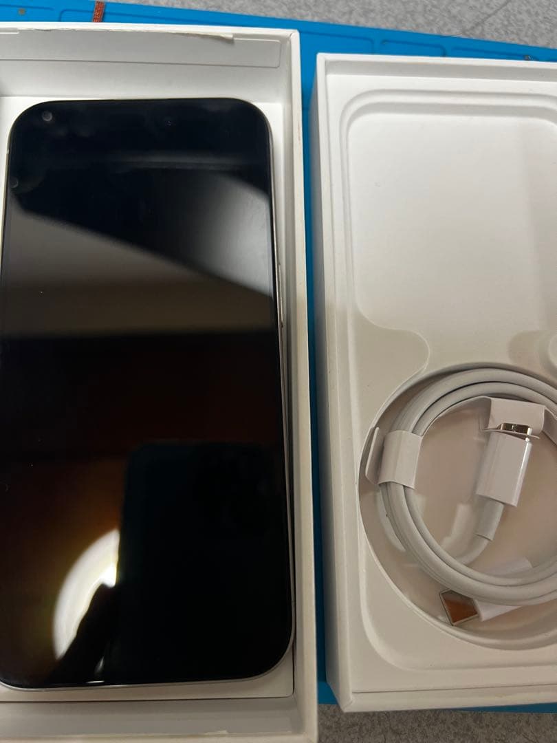 極美品　純正バッテリー100% iPhone15Pro Max 256gb