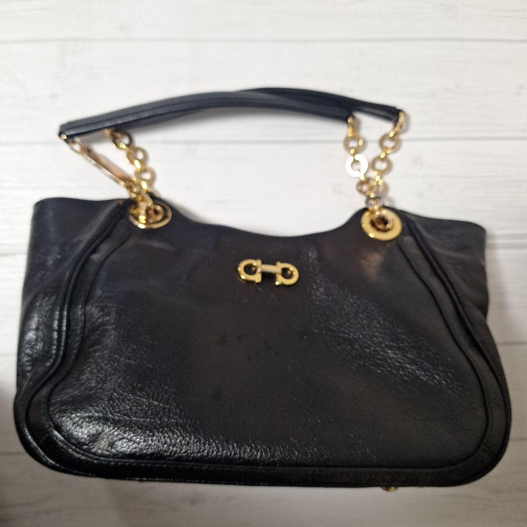 サルヴァトーレ・フェラガモ　ガンチーニ　チェーンハンドル　レザー　　ブラツク