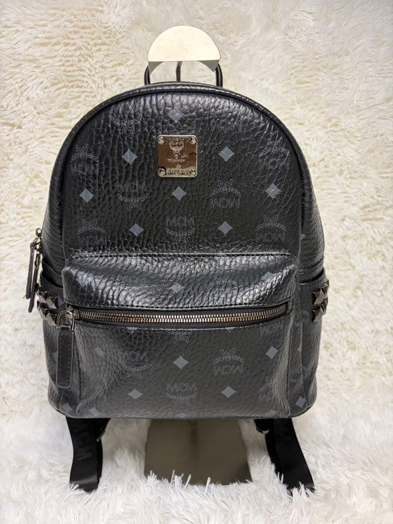 ✨極美品✨ MCM サイドスタッズ付き バックパック 総柄　黒
