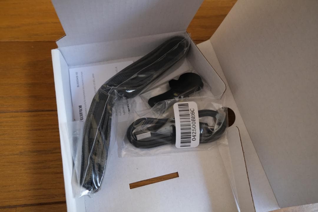 ★FUJIFILM X100Ⅵ ブラック★超美品、おまけ多数