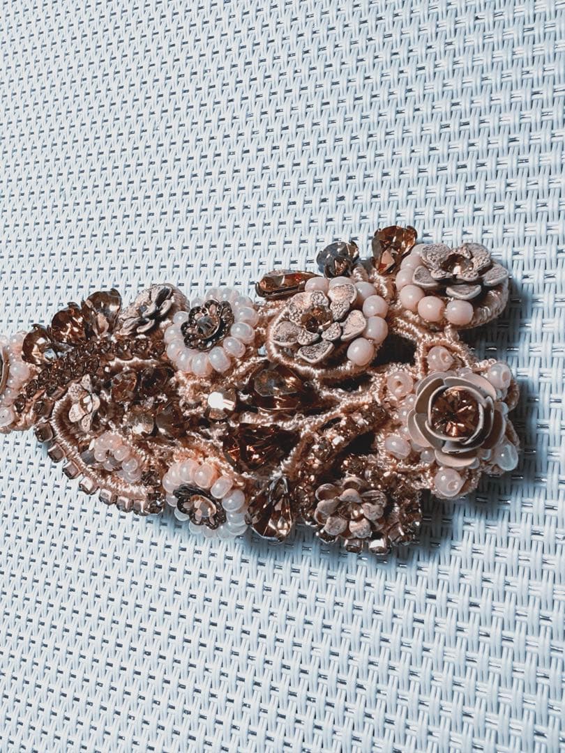 ミハエルネグリンヘアバレッタ