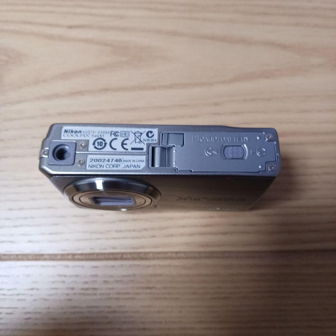 美品 Nikon ニコン COOLPIX S600 カメラ シルバー　レトロ