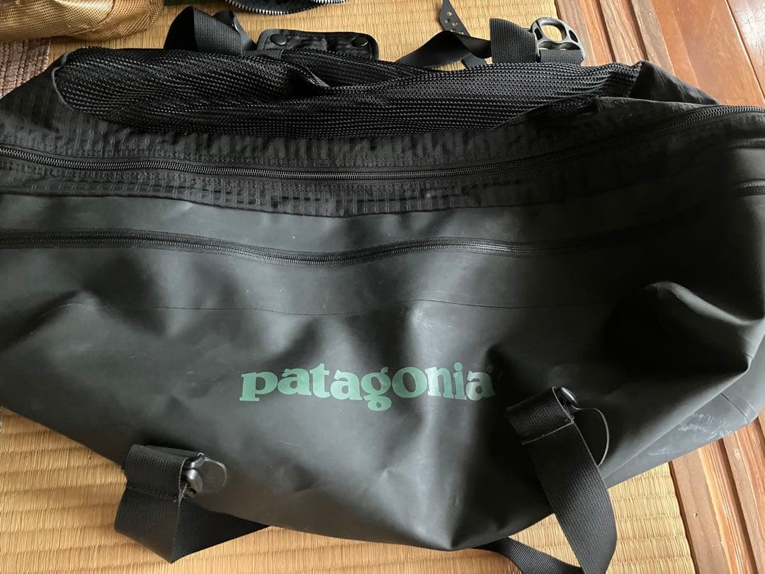 お盆値引美品希少patagoniaウェットスーツバック黒 大容量濡れ物乾き物両用