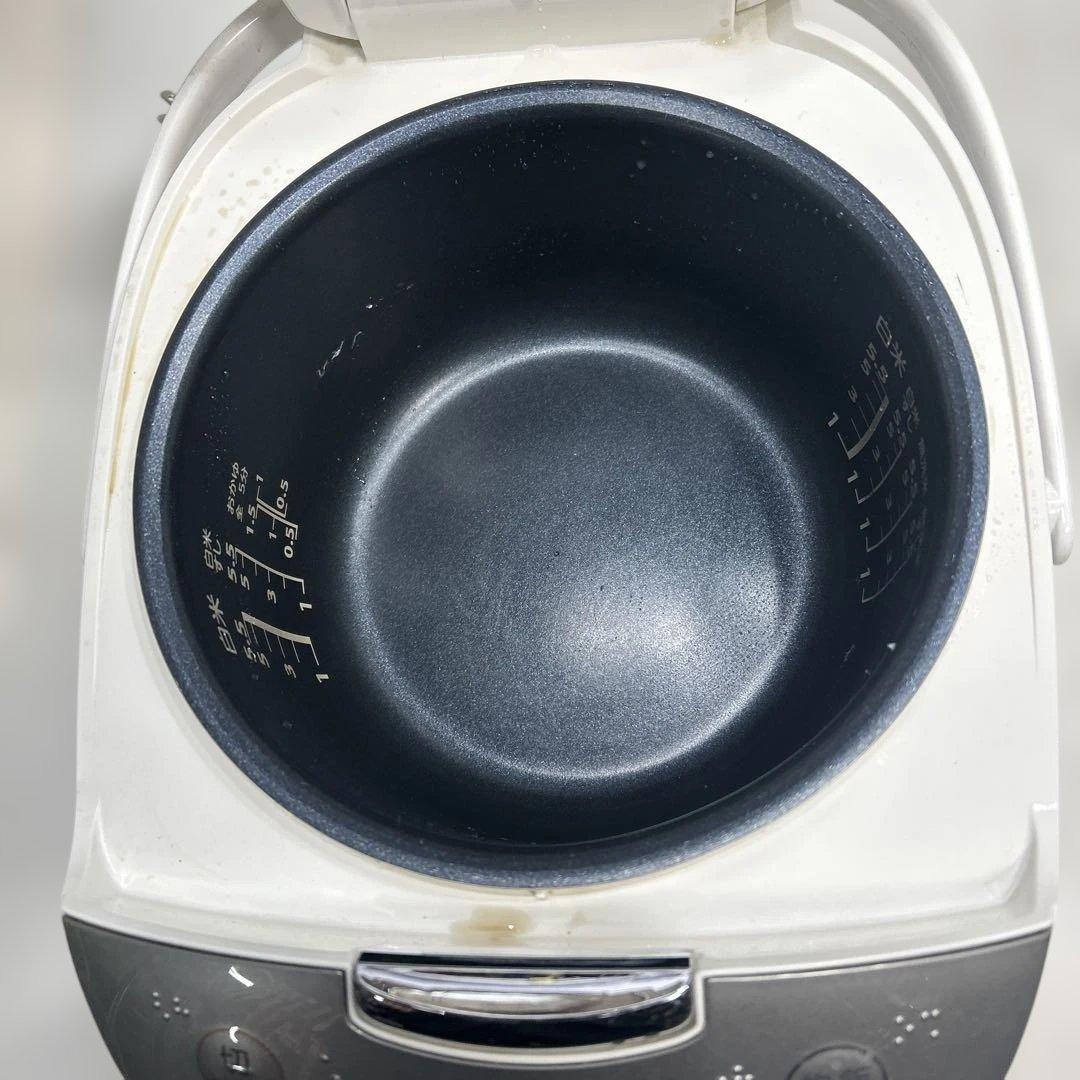 TOSHIBA 5.5合炊き　ジャー炊飯器