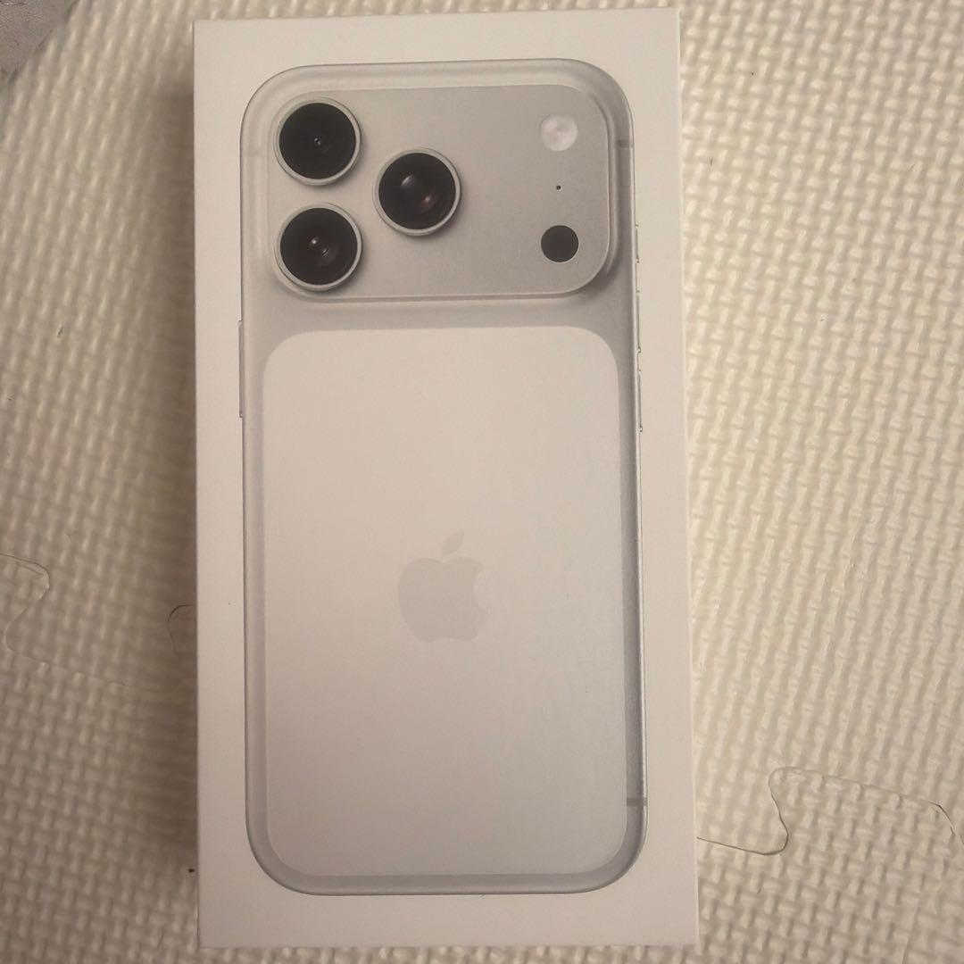 【美品】iPhone17pro 256GB シルバー 本体　おまけフィルム付き