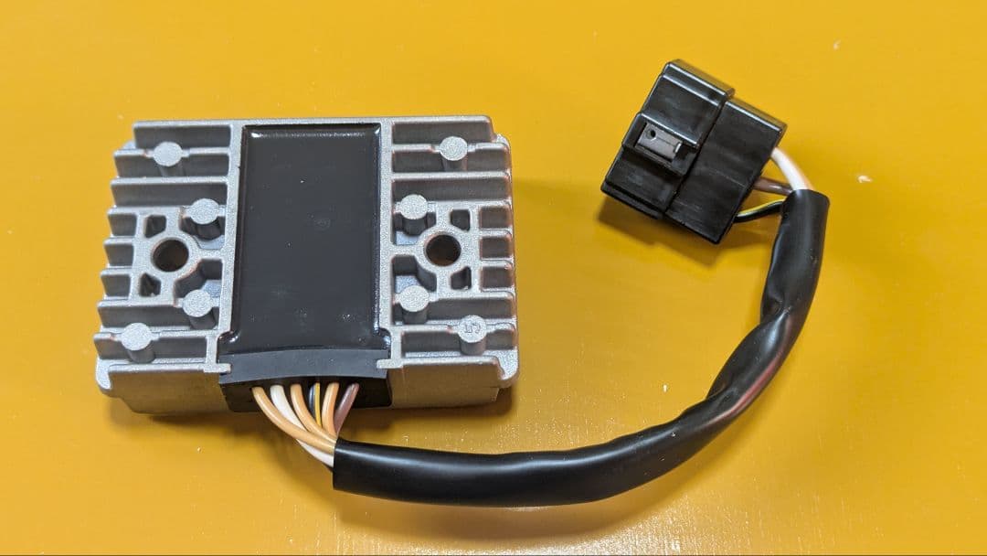 新品ゼファーχ純正レギュレーター