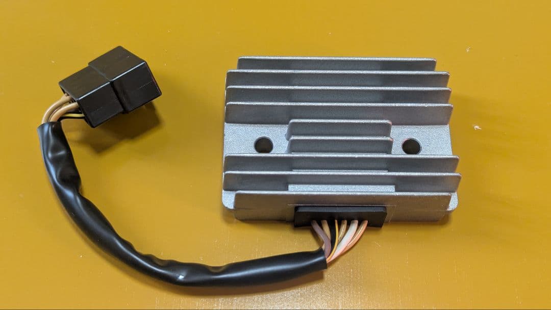 新品ゼファーχ純正レギュレーター