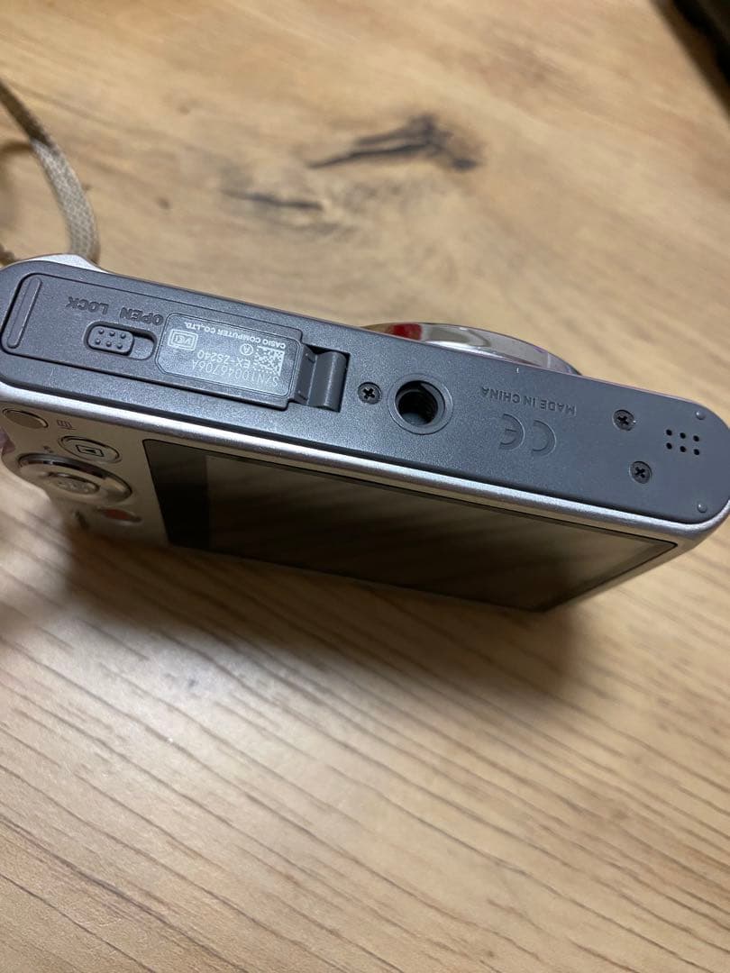 CASIO EXILIM シルバー デジタルカメラ