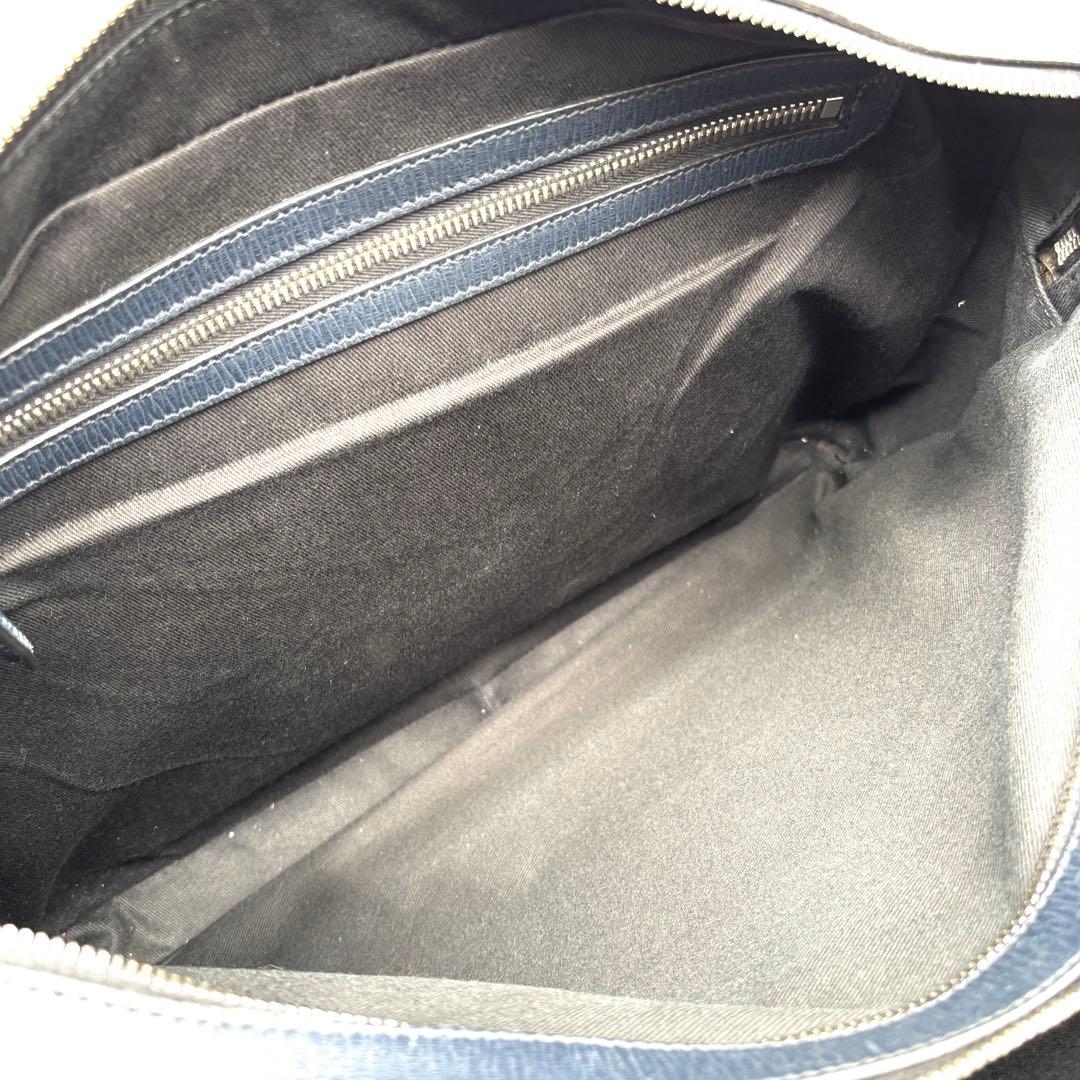 美品 サルヴァトーレフェラガモ 2way ビジネスバッグ 2層 レザー ネイビー