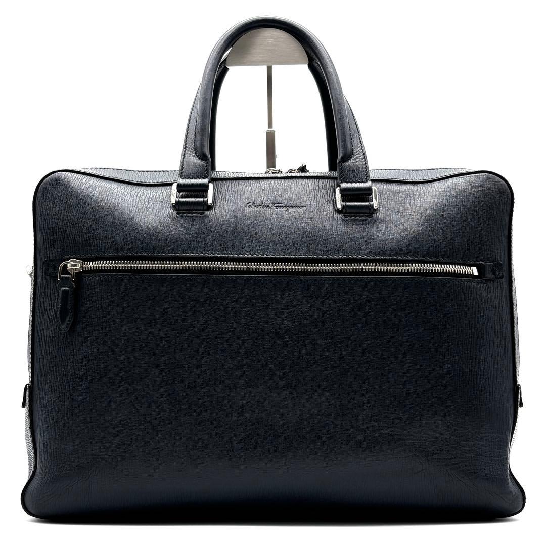 美品 サルヴァトーレフェラガモ 2way ビジネスバッグ 2層 レザー ネイビー