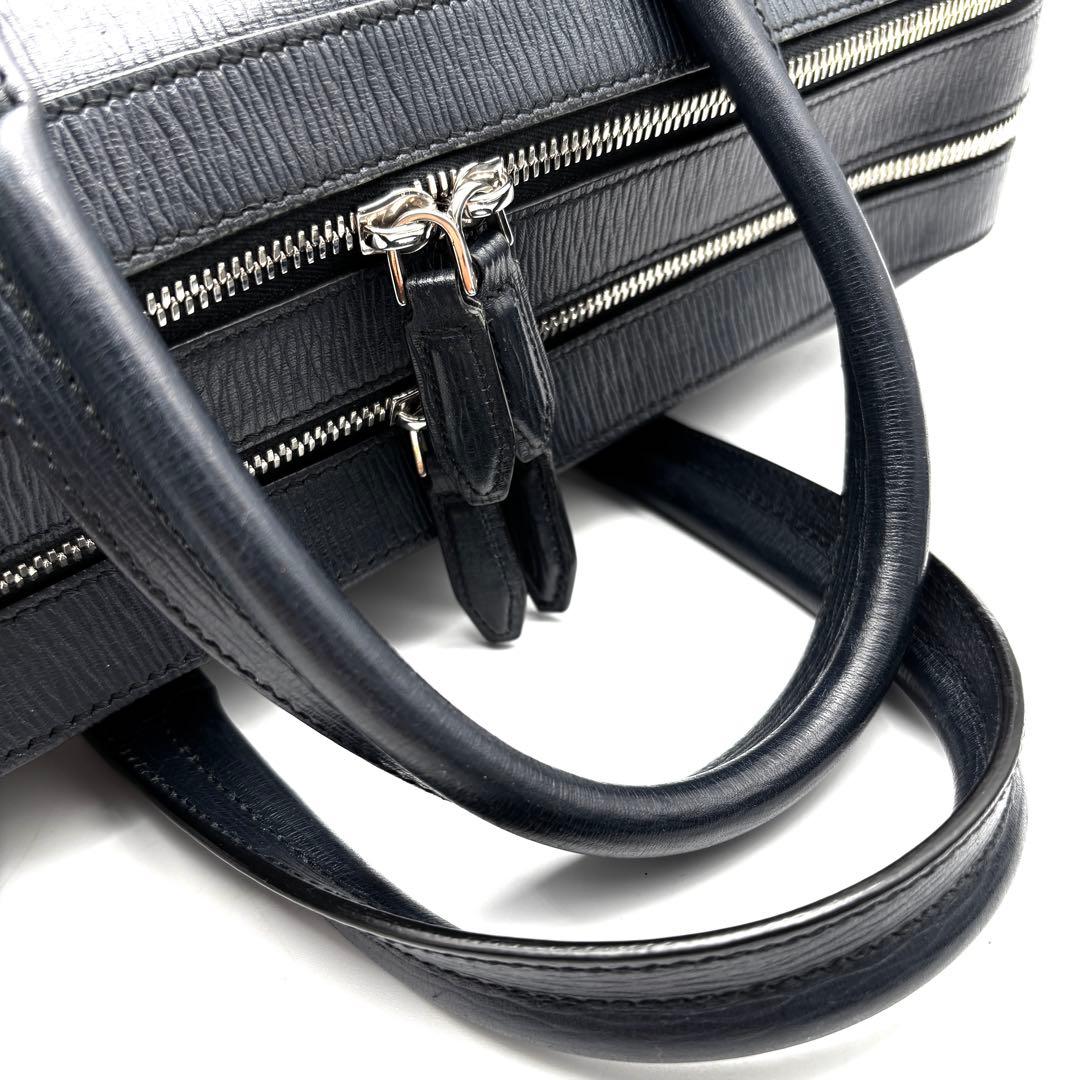 美品 サルヴァトーレフェラガモ 2way ビジネスバッグ 2層 レザー ネイビー