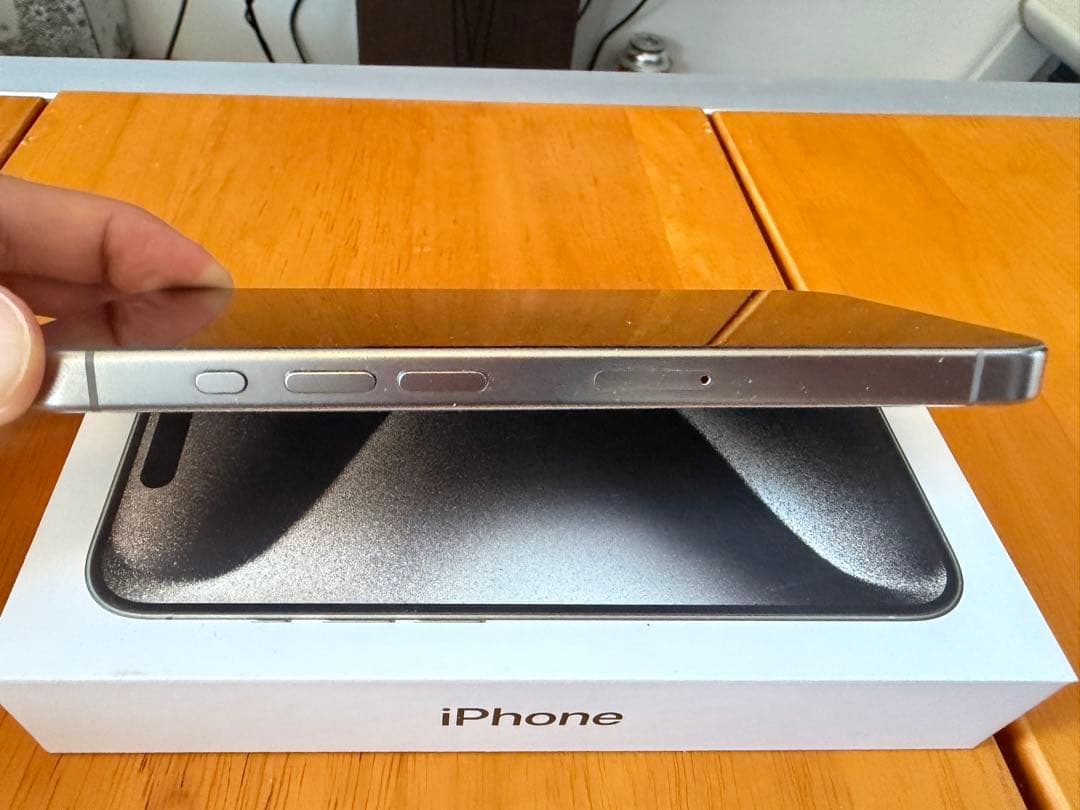 Apple iPhone 15 Pro 512GB チタニウム