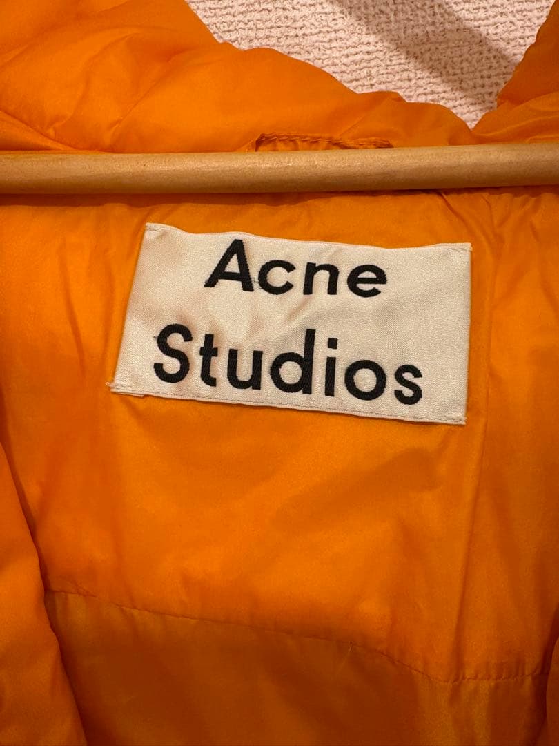 Acne Studios オレンジ ダウンジャケット