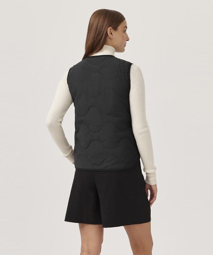 新品未使用！カナダグースブラックレーベル アネックスライナーベスト 日本M相当