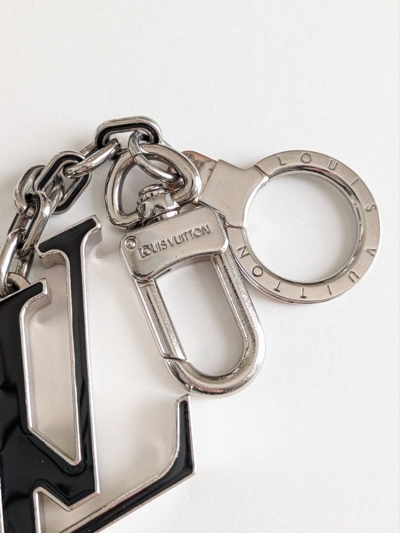 LOUIS VUITTON ルイヴィトン ポルトクレイニシャルLV キーホルダー