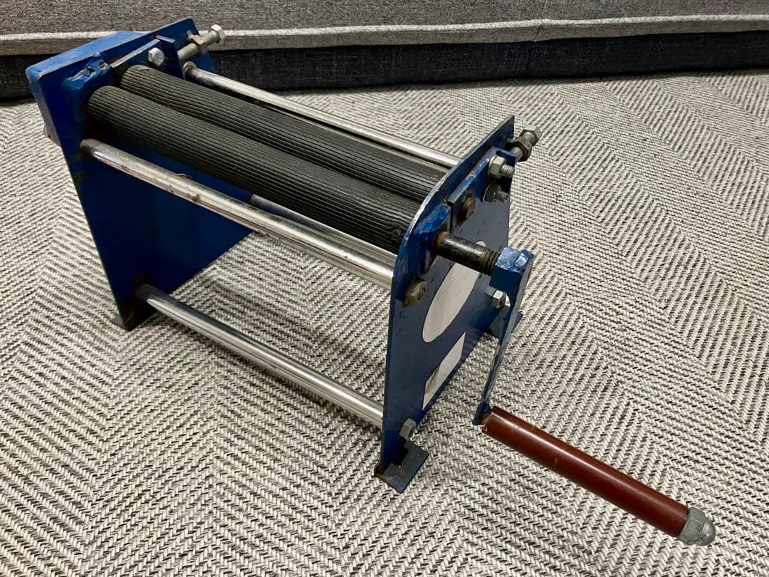 【丸洗い可】手回しタケノコ皮むき機