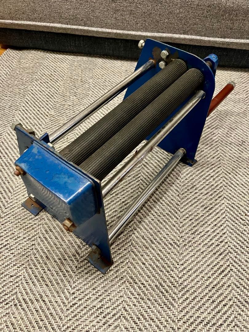 【丸洗い可】手回しタケノコ皮むき機