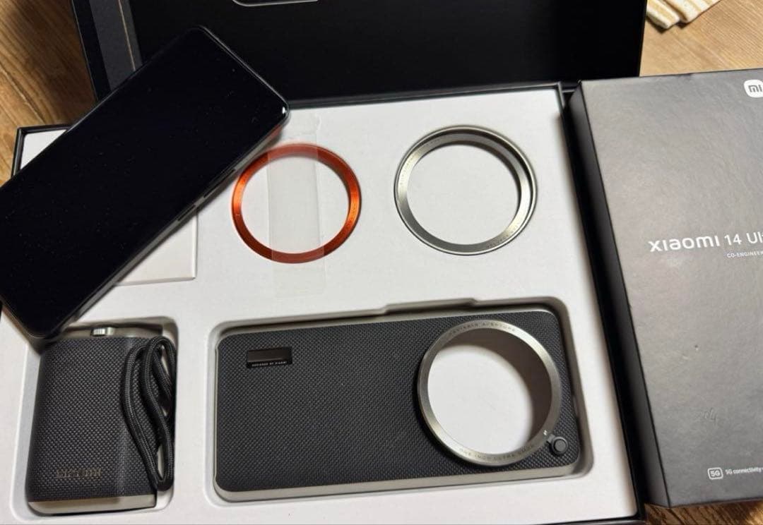 Xiaomi 14 Ultra 本体 + Photography kit