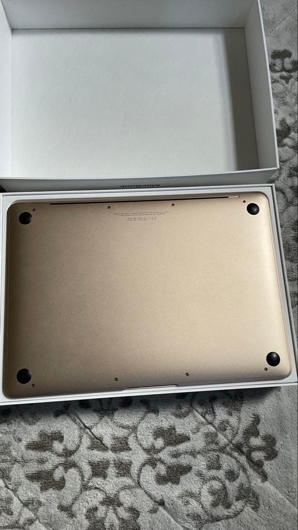 ジャンクMacBook 12インチ2015モデル500GB MacOS　本体と箱