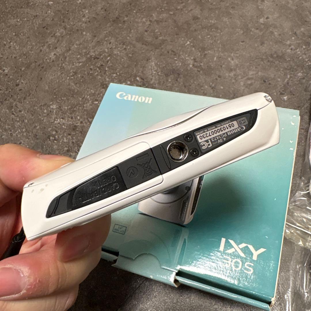 Canon　デジタルカメラ　ixy 30s ホワイト