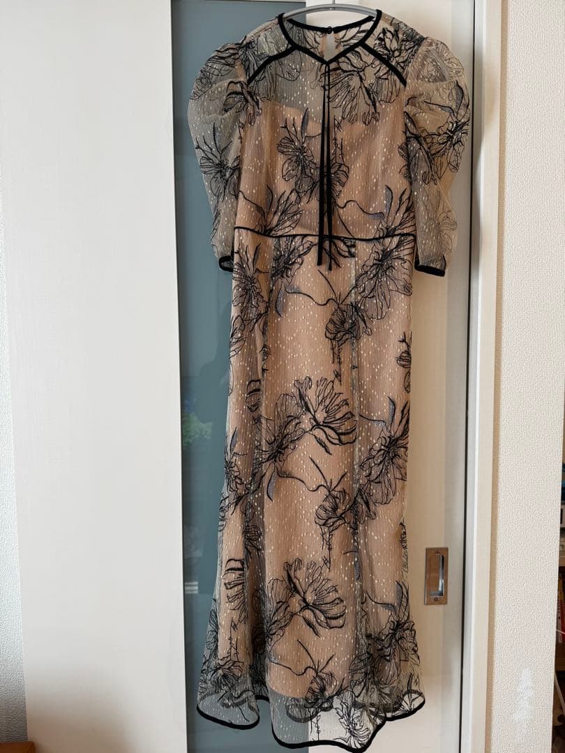 Leja 花柄シースルードレス