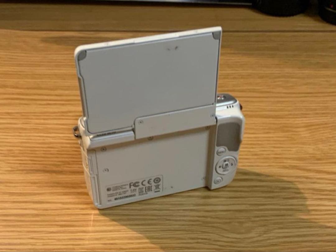 ✴︎キヤノン　カメラ　Canon EOS M10 レンズ付き