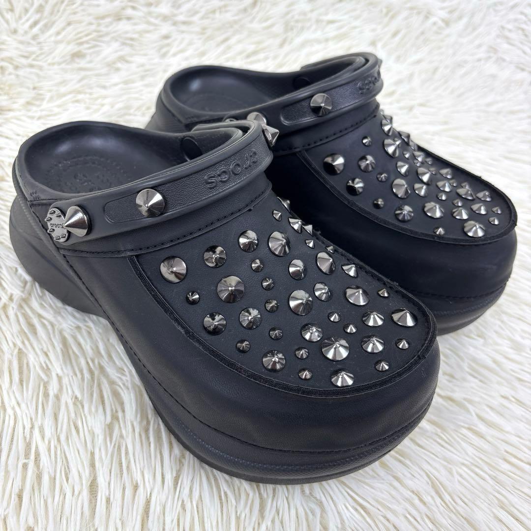 美品、crocs、クロックス、スタッズ、厚底、サンダル、黒