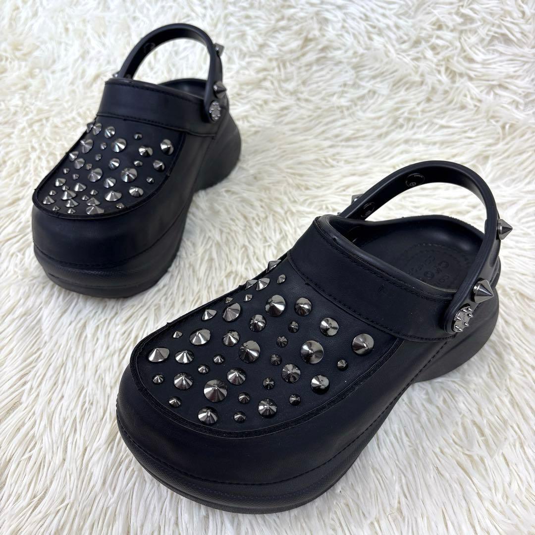 美品、crocs、クロックス、スタッズ、厚底、サンダル、黒