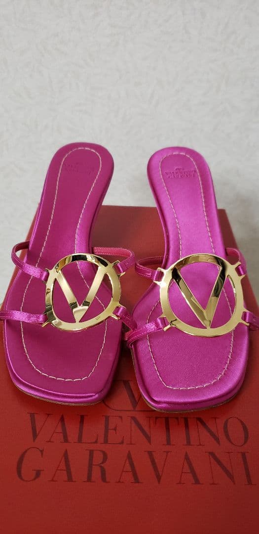 ヴァレンティノ　ビビッドピンク　ミュール