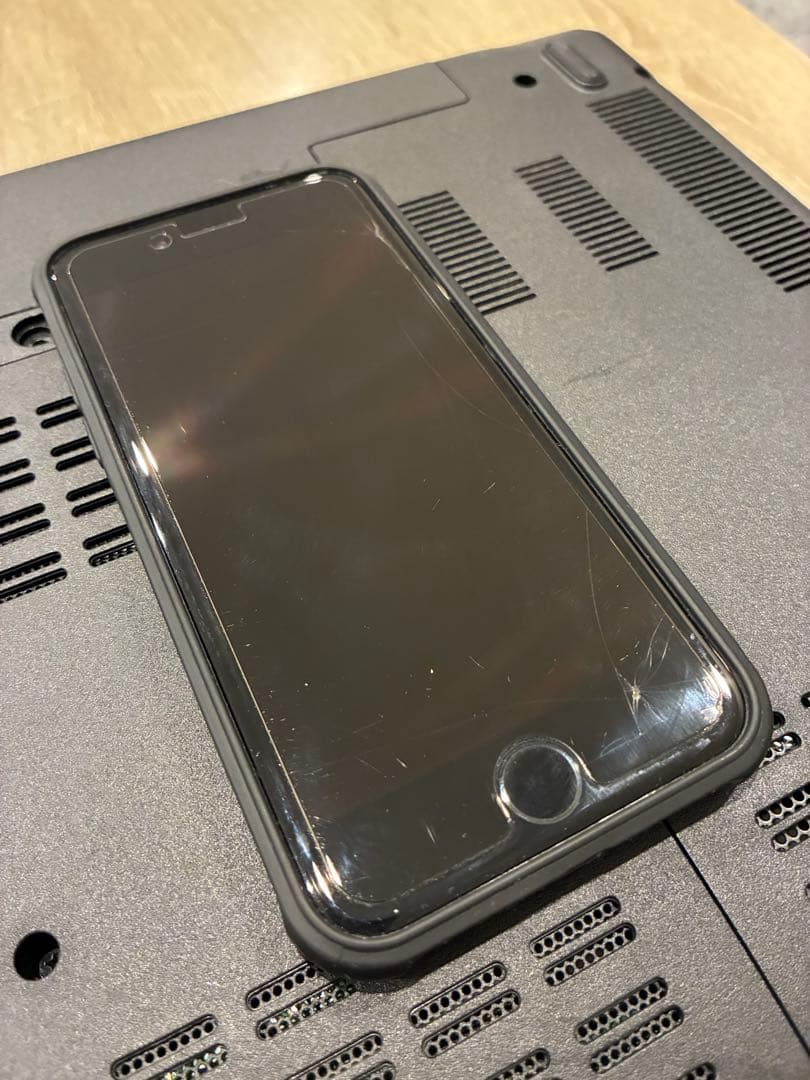 iPhone 8 64GB ケースカバー　ガラスフィルム付き