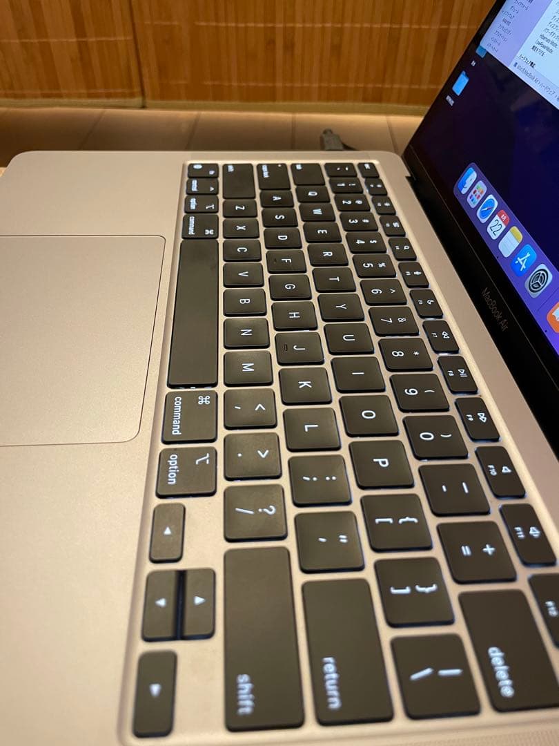 MacBook Air (M1, 2020)Apple M1チップ、メモリ8GB