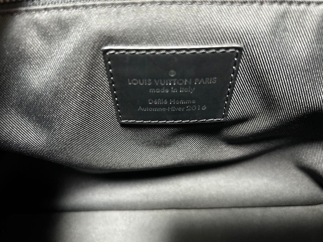 VUITTON モノグラム エクリプス メッセンジャー　ヴォワヤージュPM