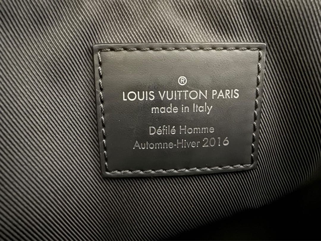 VUITTON モノグラム エクリプス メッセンジャー　ヴォワヤージュPM