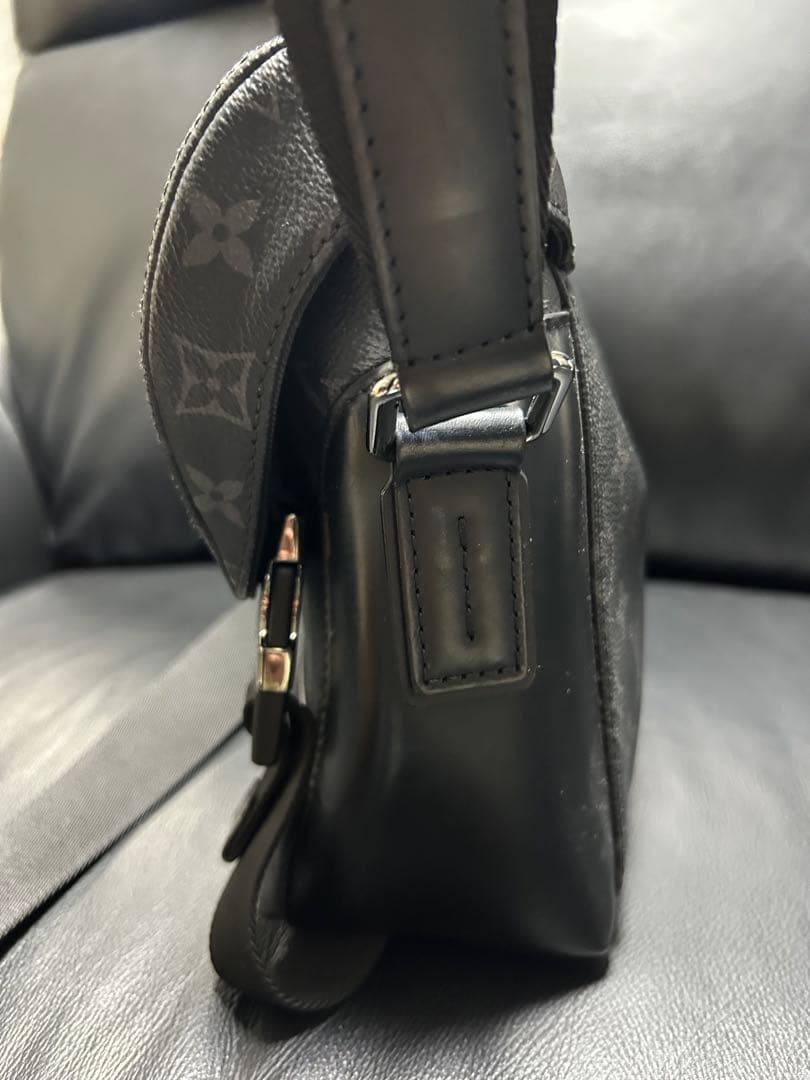 VUITTON モノグラム エクリプス メッセンジャー　ヴォワヤージュPM
