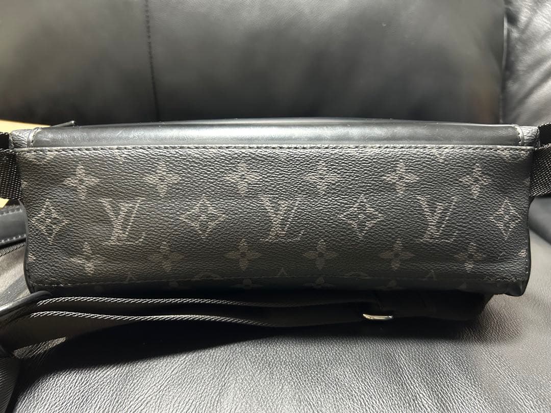 VUITTON モノグラム エクリプス メッセンジャー　ヴォワヤージュPM