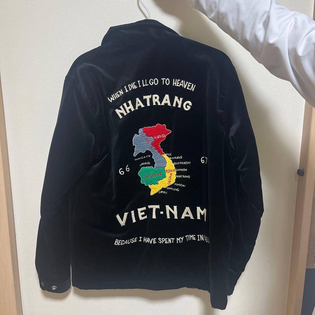 刺繍デザインの黒スカジャン S