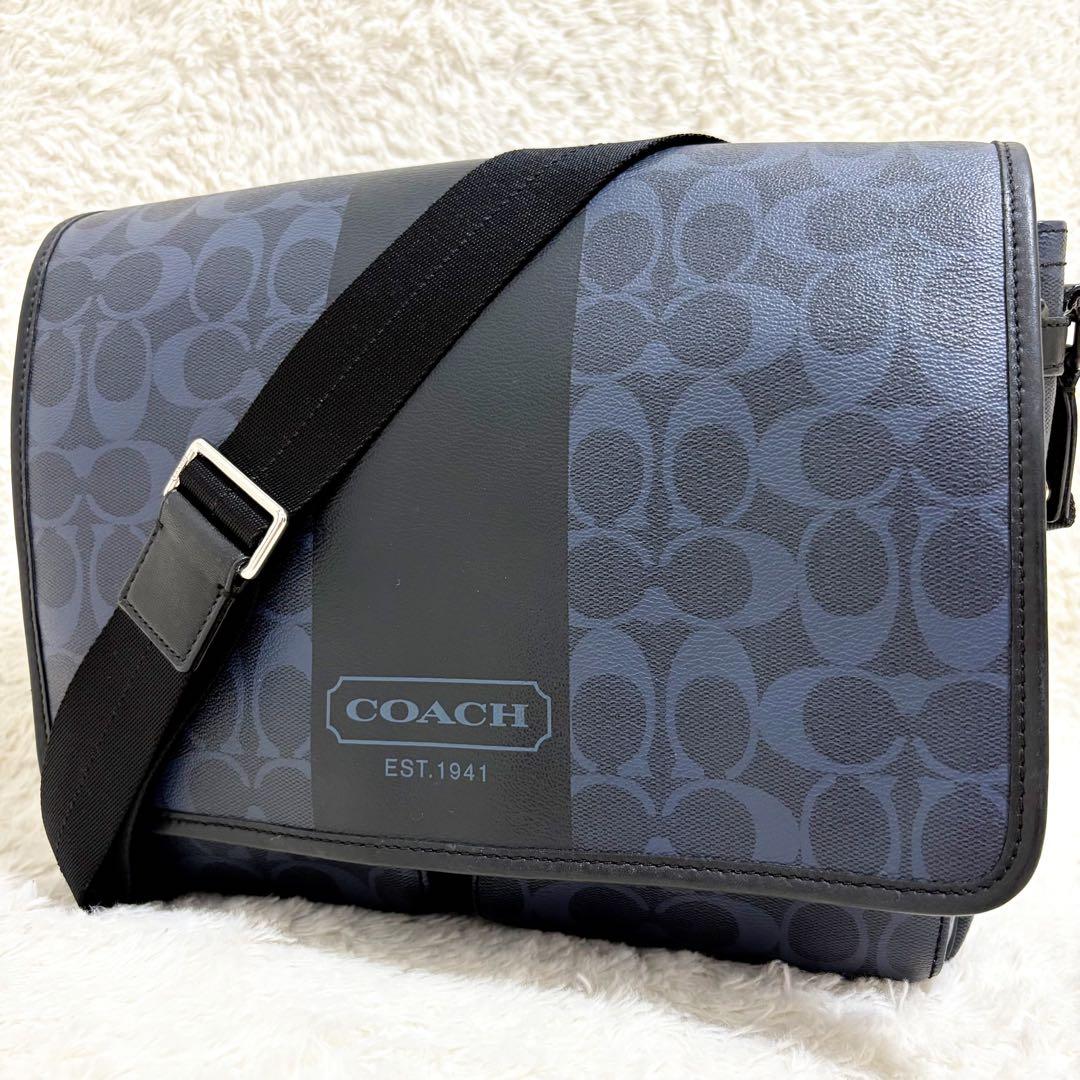 美品　コーチ　メッセンジャーバッグ　ショルダーバッグ　シグネチャー　黒　ネイビー