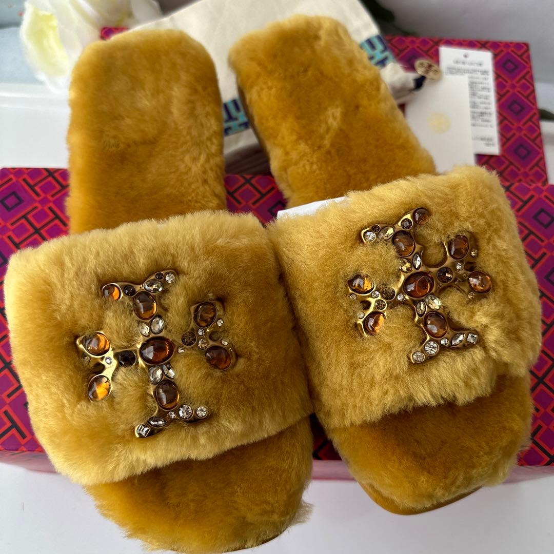 トリーバーチ　ビジュ　ムートンサンダル　新品未使用