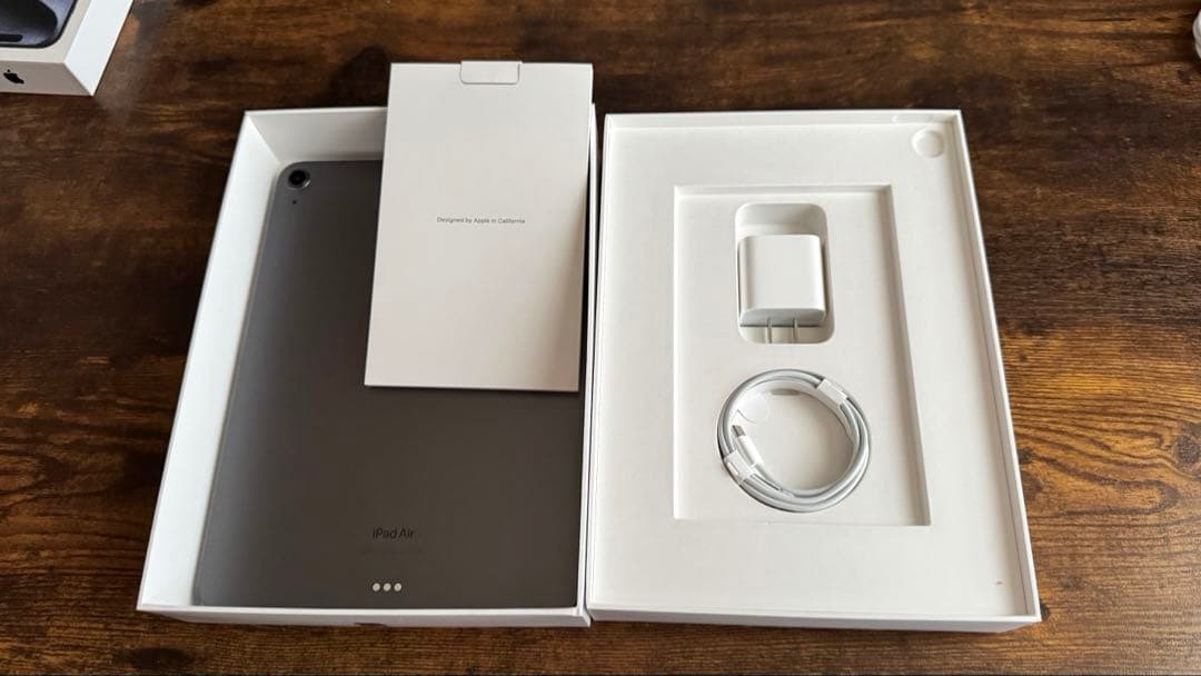 iPad Air 第5世代　Wi-Fi 256 GB カバー付き