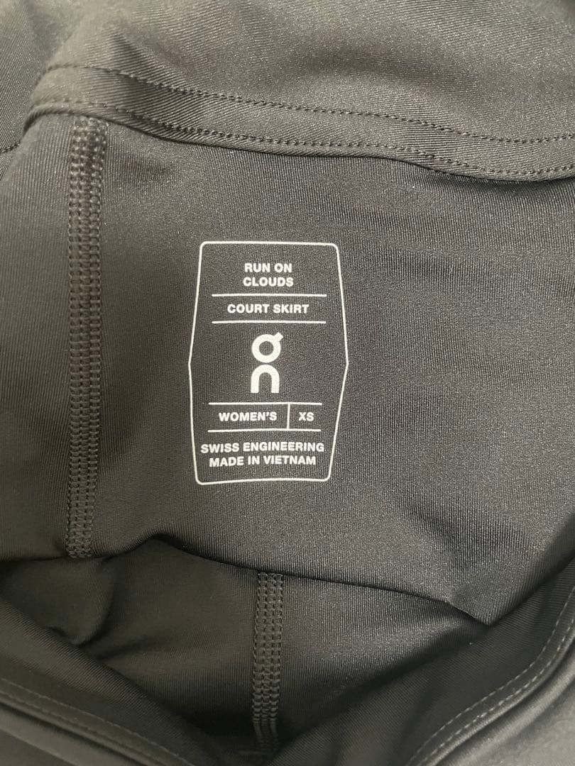 【新品未使用】On オン　Court Skirt テニススコート　XS ブラック