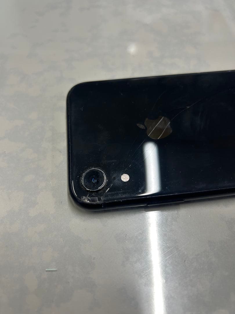 iPhoneXRブラック 本体 カメラひびあり