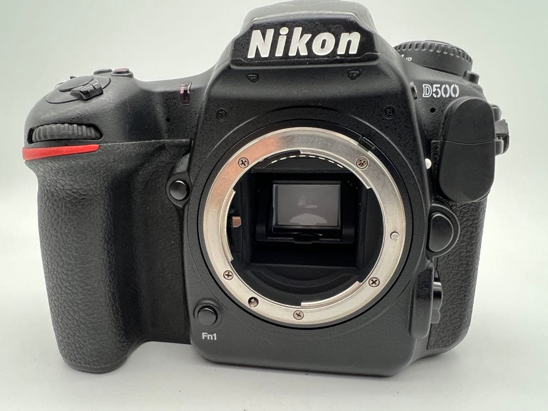 Nikon ニコン D500 ボディ　シャッター回数多い