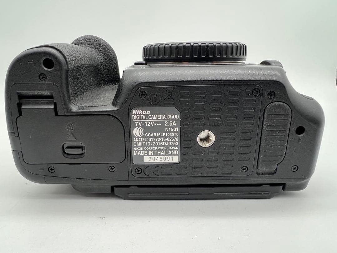 Nikon ニコン D500 ボディ　シャッター回数多い