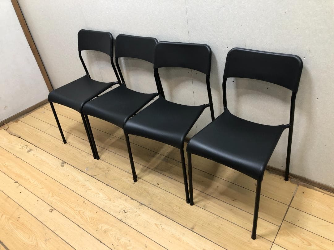 送料無料 スタッキングチェア 4脚セット 樹脂座面 スチール脚 251005