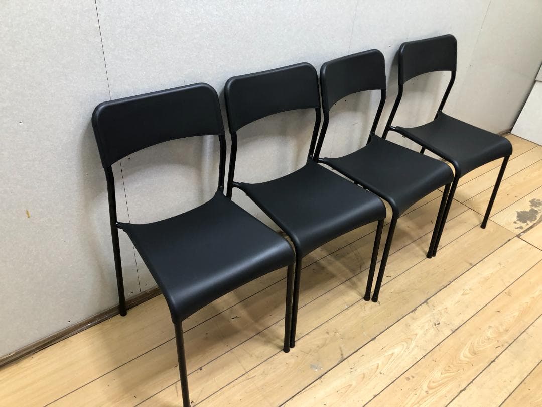 送料無料 スタッキングチェア 4脚セット 樹脂座面 スチール脚 251005