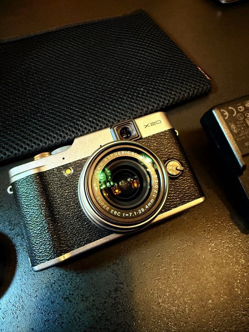 FUJIFILM X20 コンパクトデジタルカメラ 美品 充電器・袋付き