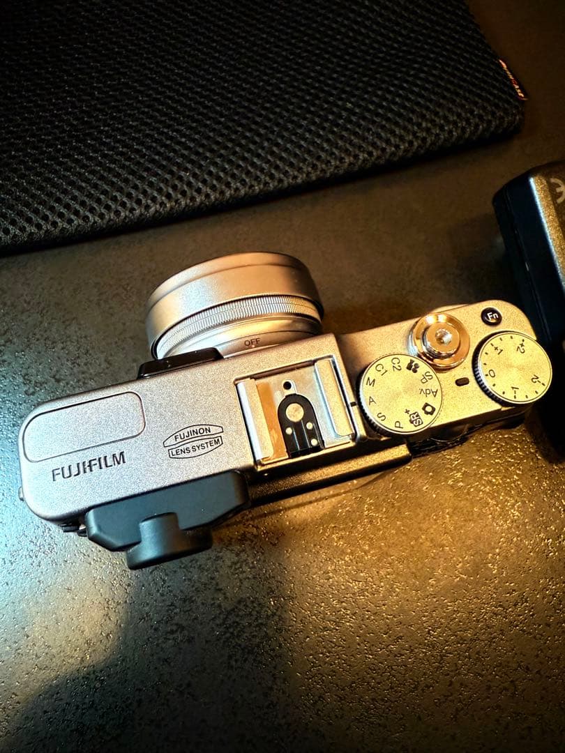 FUJIFILM X20 コンパクトデジタルカメラ 美品 充電器・袋付き