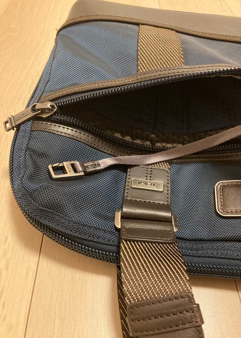 TUMI ビジネスバッグ ネイビー 中型