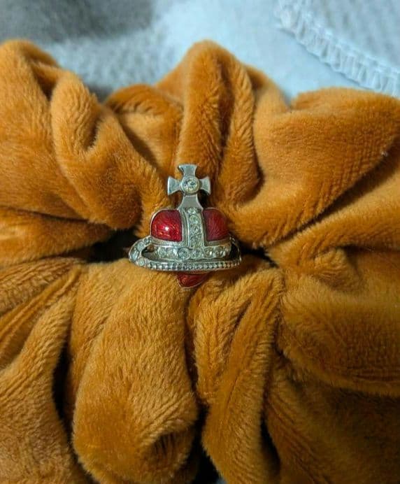 Vivienne Westwood ディアマンテハートオーブリング／Ｍサイズ