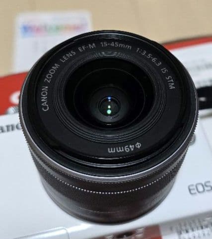 Canon EOS M10 キャノン　EF-M 15-45mm IS STM